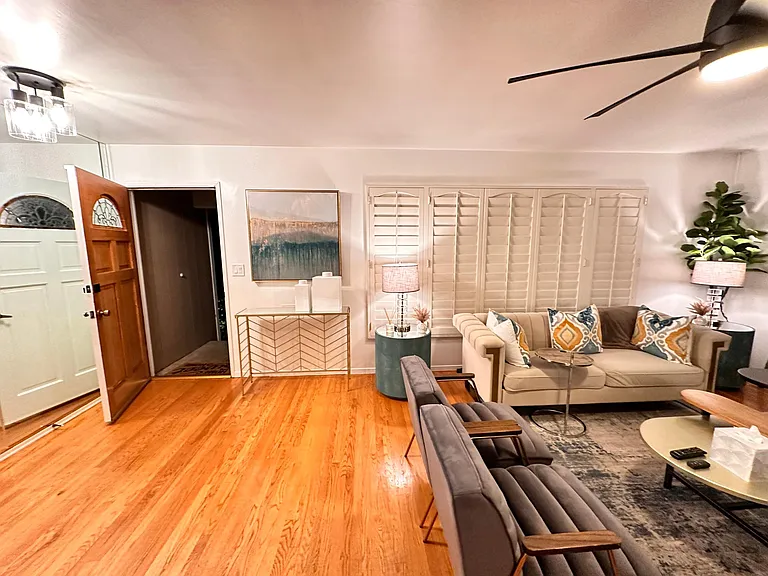 444 N Shattuck Pl — Photo 4