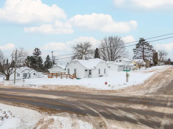 430 Iris St, Iron River, MI 49935