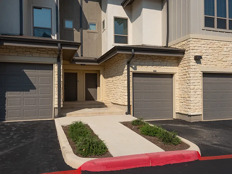Ironridge at Hill Country Village — Photo 95