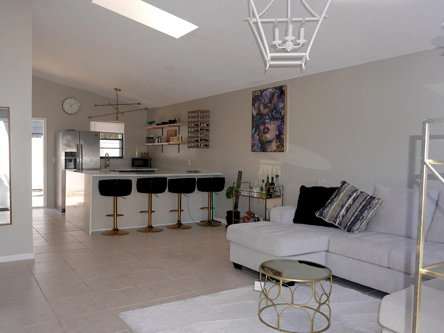 2 bed, 1.0 bath, 900 sqft, $3,200 — Photo 3