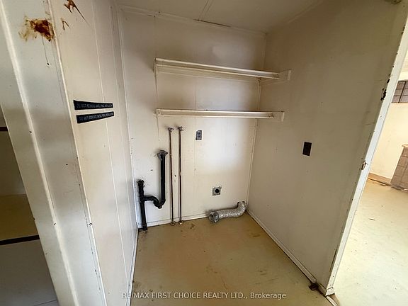 4th image of 228 Davies St