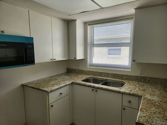 2nd image of 2593 N Oleander Ave #6