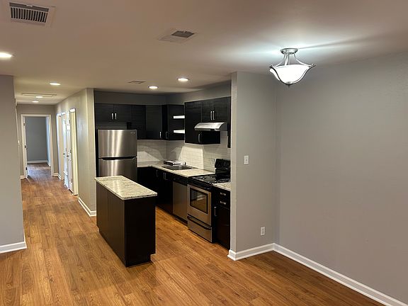 4th image of 2504 Audubon Pl #B