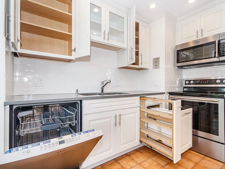 31 Harris St #701A — Photo 6