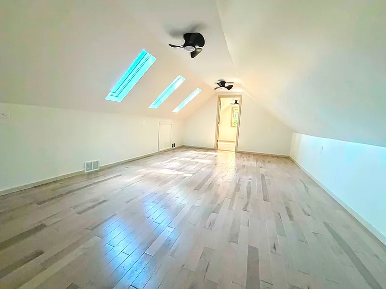 15460 Brookfield St — Photo 15