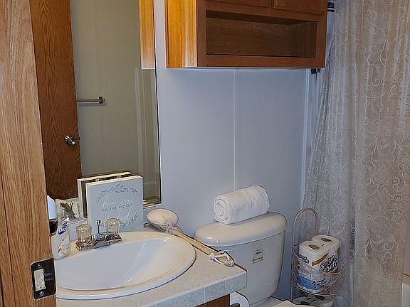 2nd bathroom 