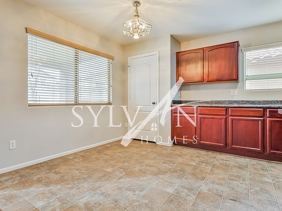 4th image of 40093 W Hayden Dr