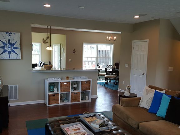4th image of 776 Freedom Dr