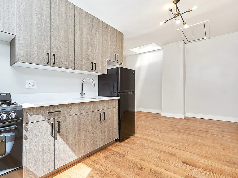 1421 Lincoln Pl #2B — Photo 2