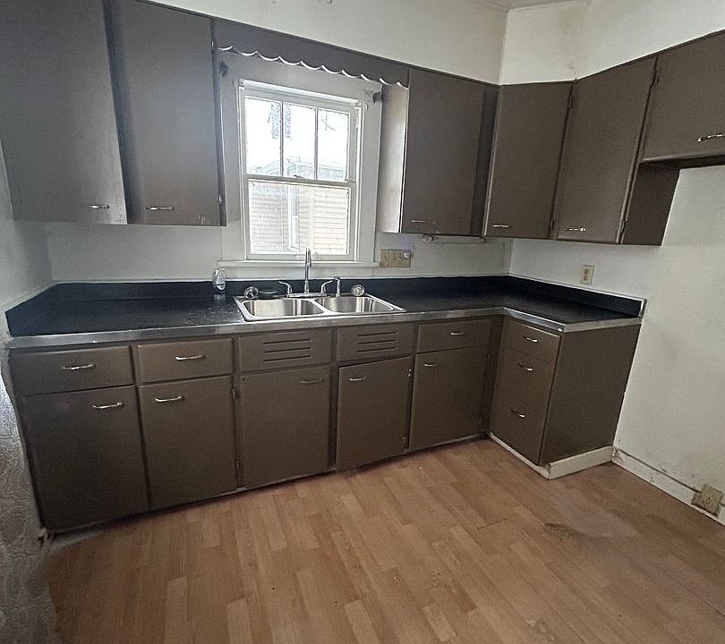 2nd image of 1318 N Johnson St