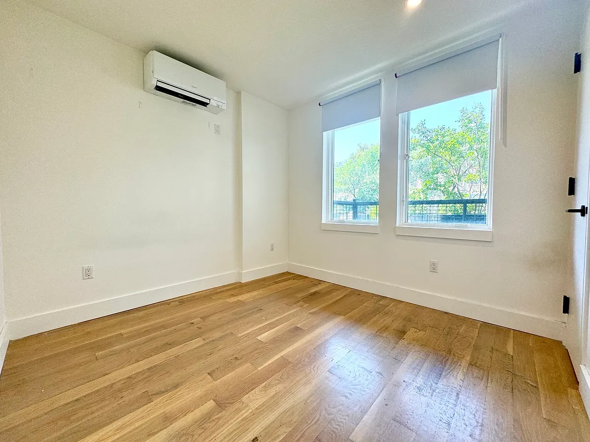 Building Photo - 10 Lexington Ave #1I