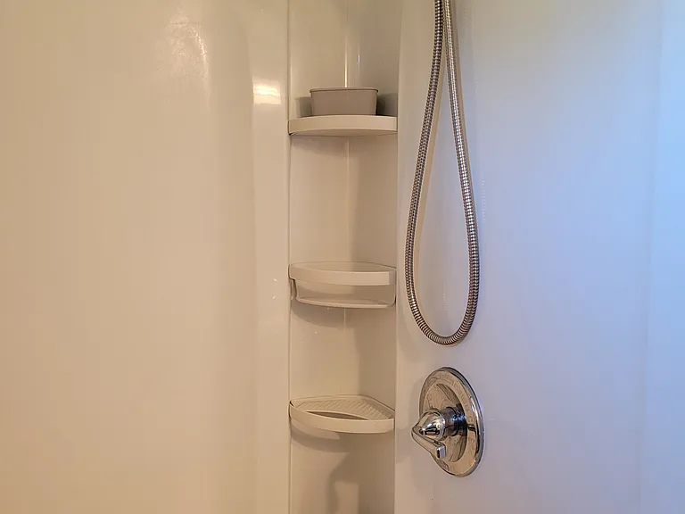 127 Boston Ct — Photo 24