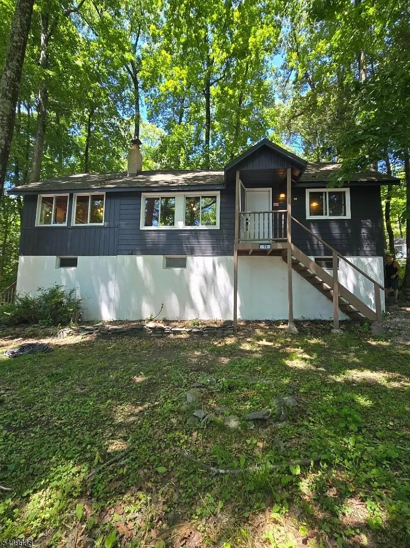 3 bed, 1.5 bath, $2,500 — Photo 2
