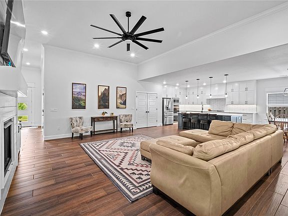4th image of 1440 Westridge Ln