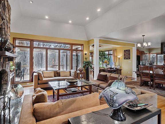 5th image of 379 Cedar Meadow Dr
