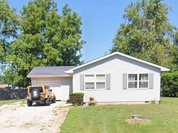 807 Country View Dr, Philo, IL 61864