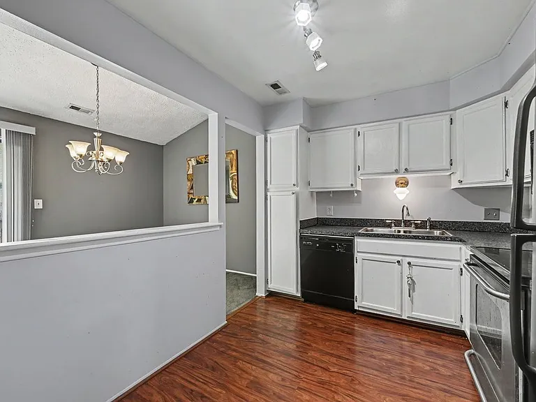 24225 Evergreen Rd — Photo 6
