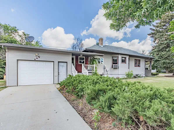 402 N 5th St, New Salem, ND 58563