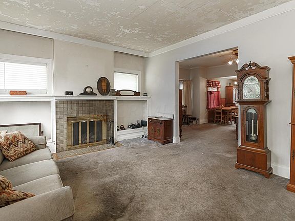 3rd image of 1067 Virginia Ave