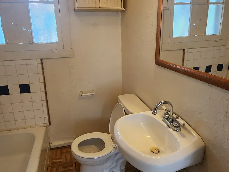 837 N Mesa Ave — Photo 3
