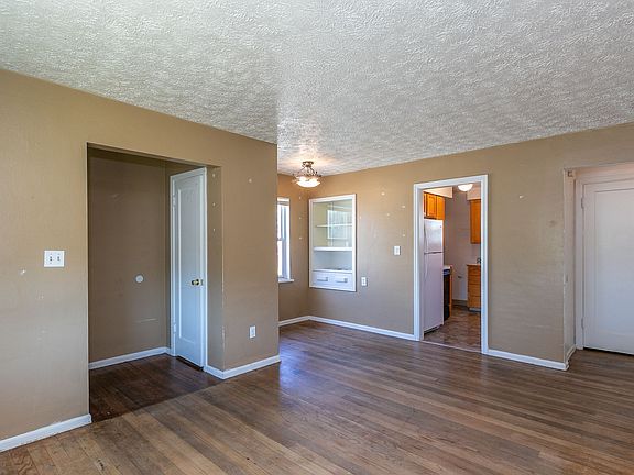 5th image of 211 E Empire Ave
