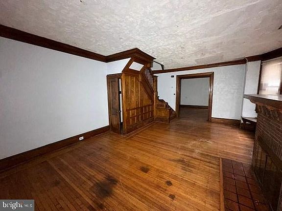 4th image of 6146 W Columbia Ave