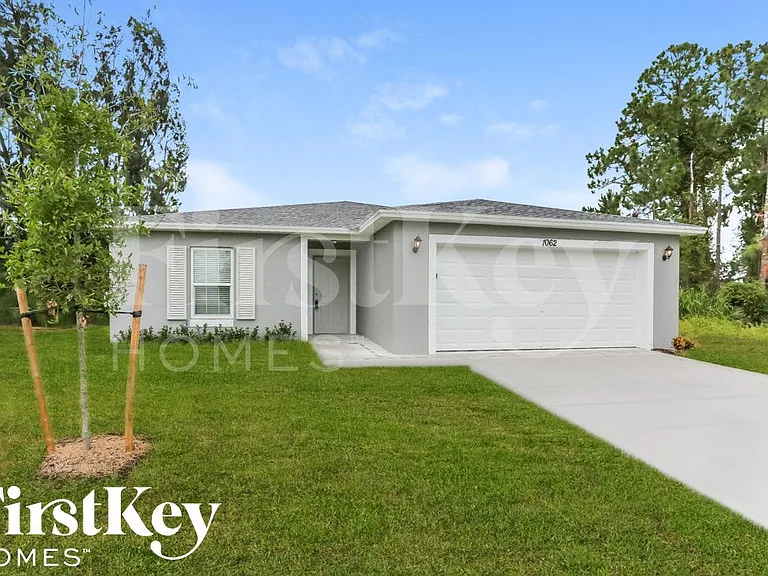 1062 SW Fenway Rd — Photo 1
