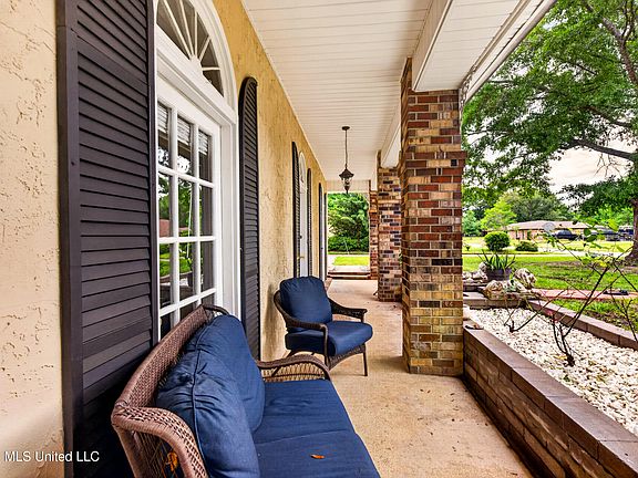 3rd image of 114 Linnet Dr