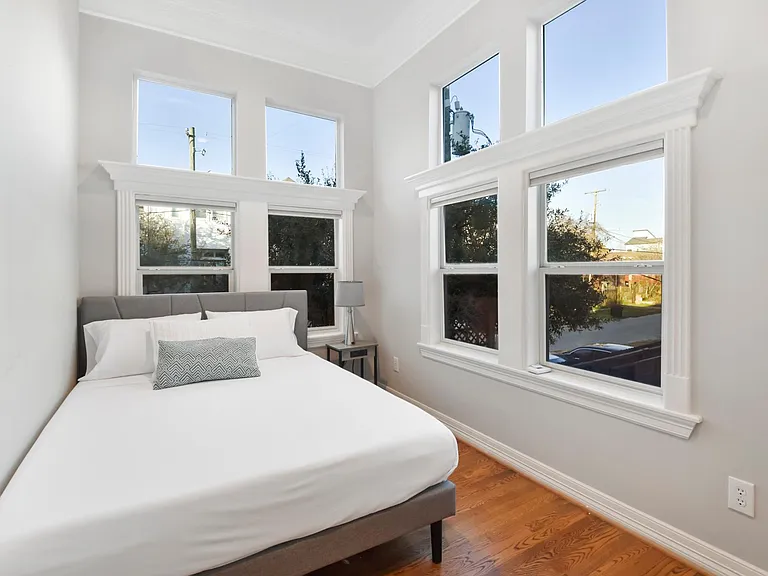 1202 W 25th St — Photo 11