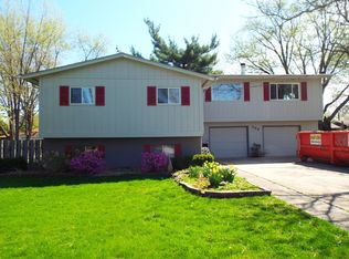 328 S Harrison St, Batavia, IL 60510