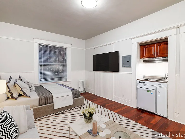 1008 Larkin — Photo 13