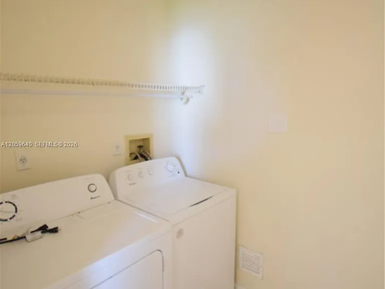 15860 SW 77th St — Photo 32