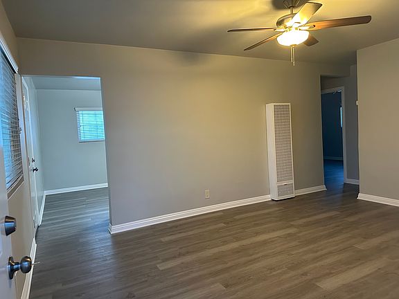 4th image of 426-422 W 20th St #426