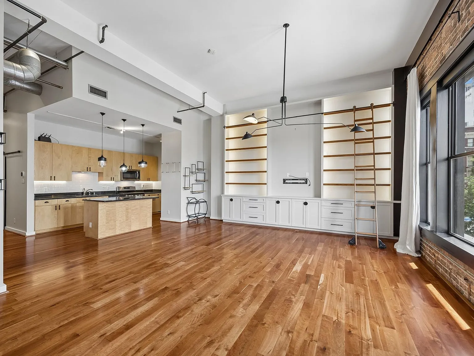 2 bed, 2.0 bath, 1363 sqft, $2,500 — Photo 4