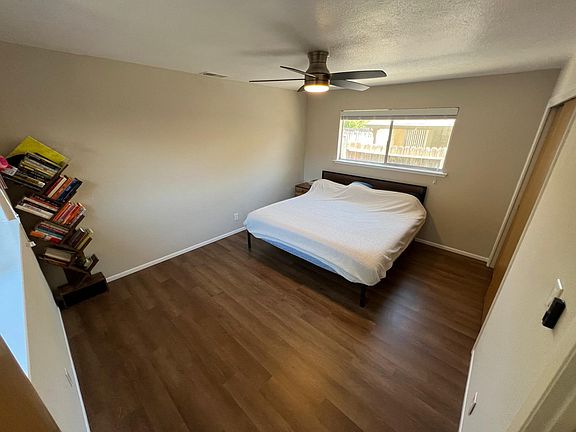 3rd image of 1403 Topaz Way