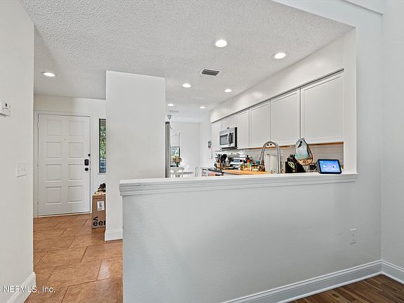 4th image of 217 Pasada Cir