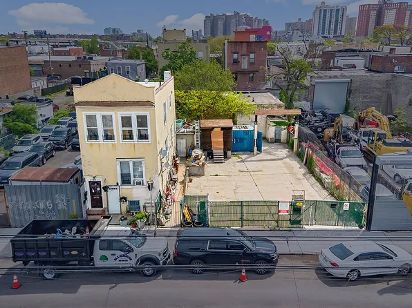 2729 W 16th St, Brooklyn, NY 11224