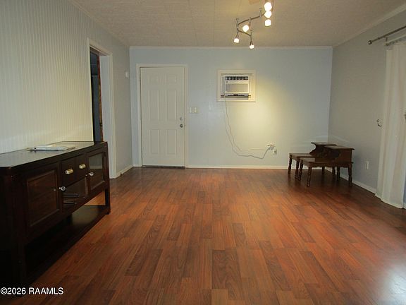 4th image of 2309 Louisiana Dr