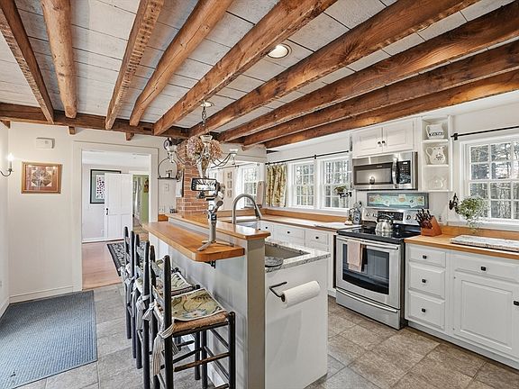 4th image of 35 Old Littleton Rd