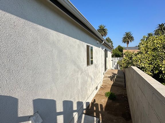 Private out door patio / yard space