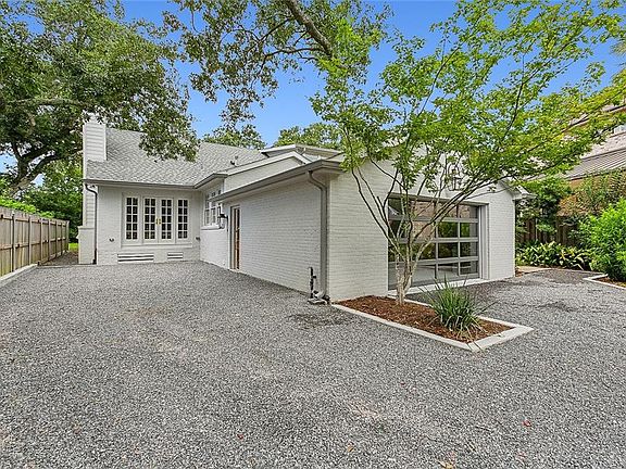 2nd image of 83 Flamingo St