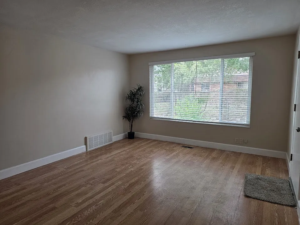 2 bed, 1000 sqft, $1,695 — Photo 2