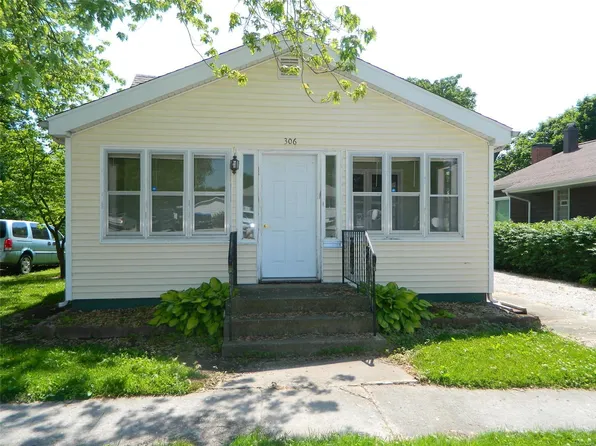 306 S Maple St, Nokomis, IL 62075