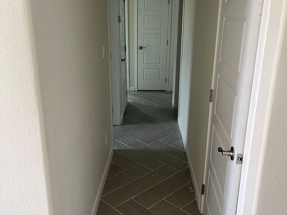 5th image of 617 E Washington St #1