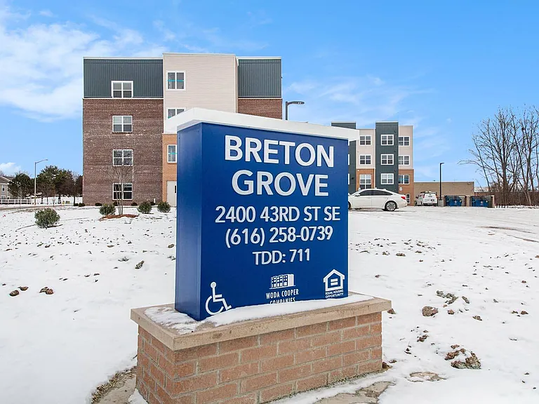 Breton Grove — Photo 2