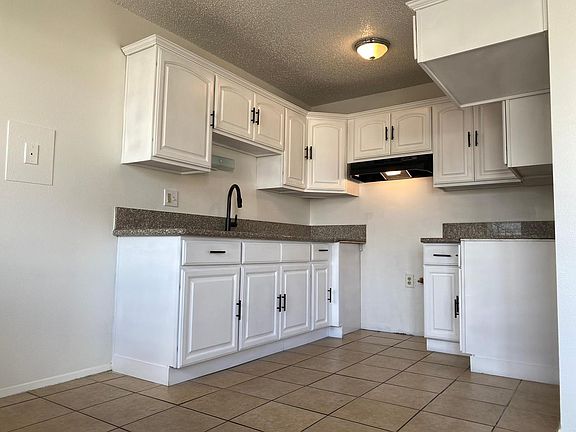 3rd image of 1027 E Deodar St APT 5