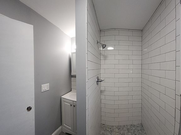 5th image of 185 Midland Ave APT 3