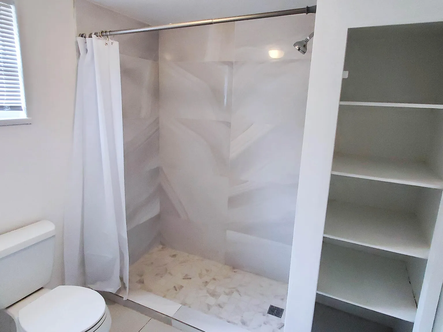 5 bed, 2.0 bath, 1168 sqft, $3,300 — Photo 4