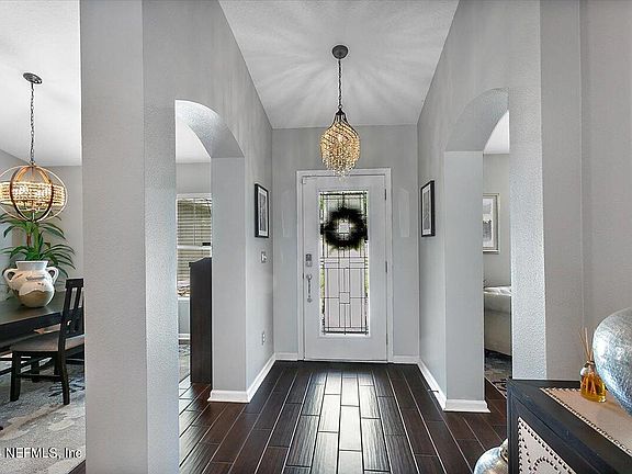 3rd image of 4574 SHERMAN HILLS Parkway