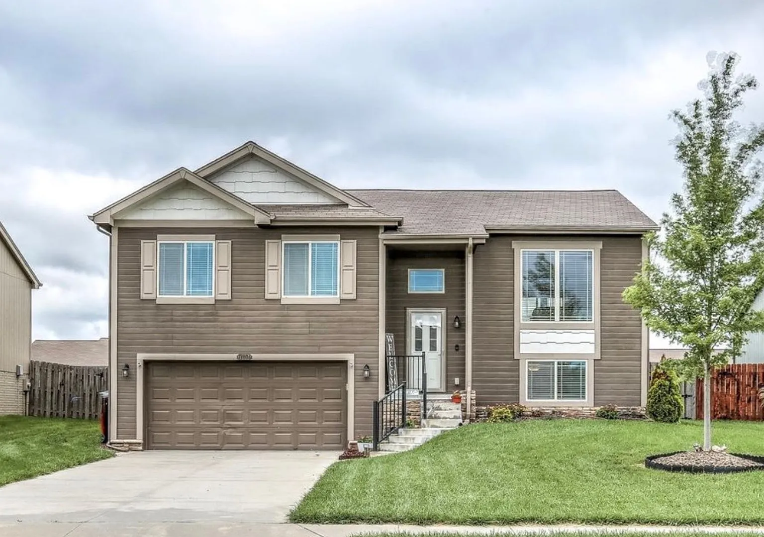 3 Bedroom Home in Bellevue! — Photo 2